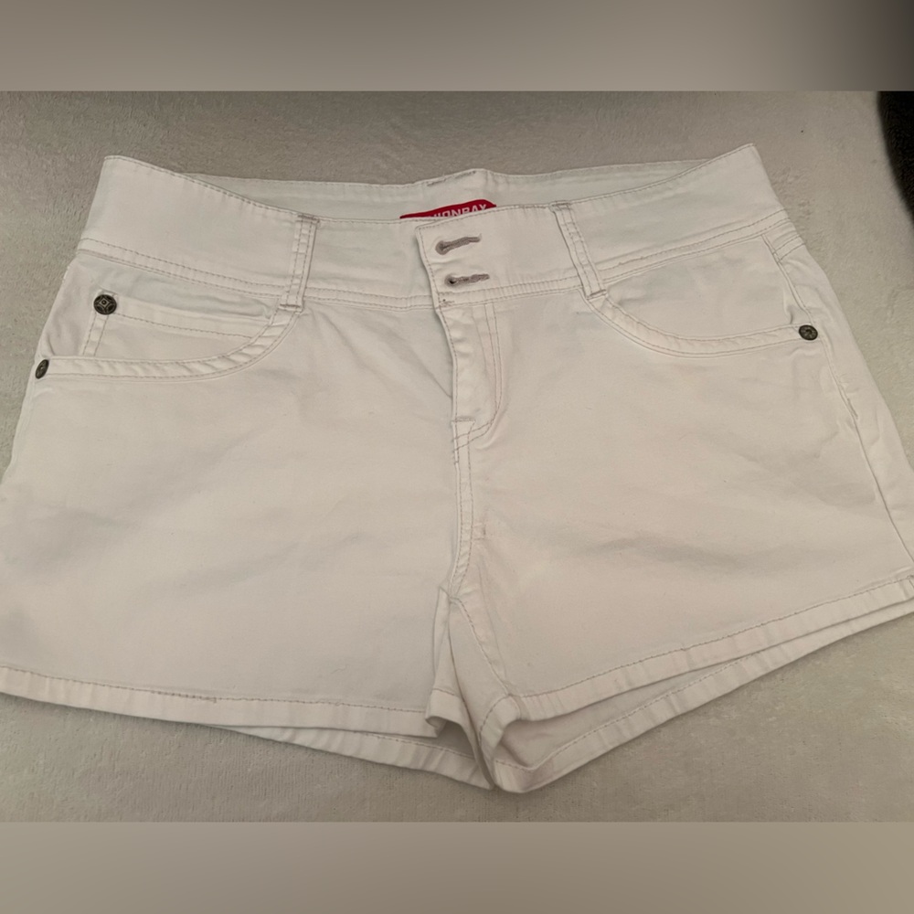 White/Cream colored shorts, low rise. juniors Size 13